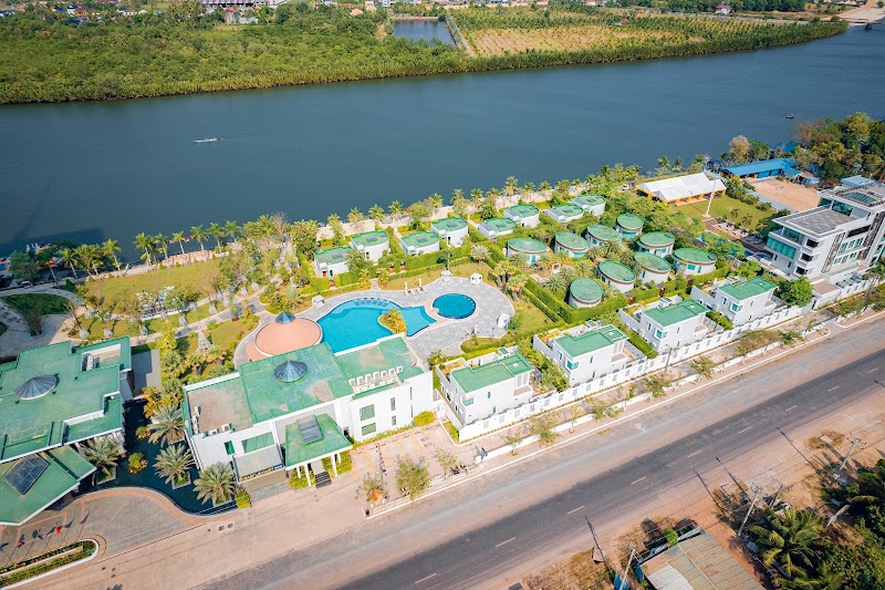 Castle Bayview Resort & Spa