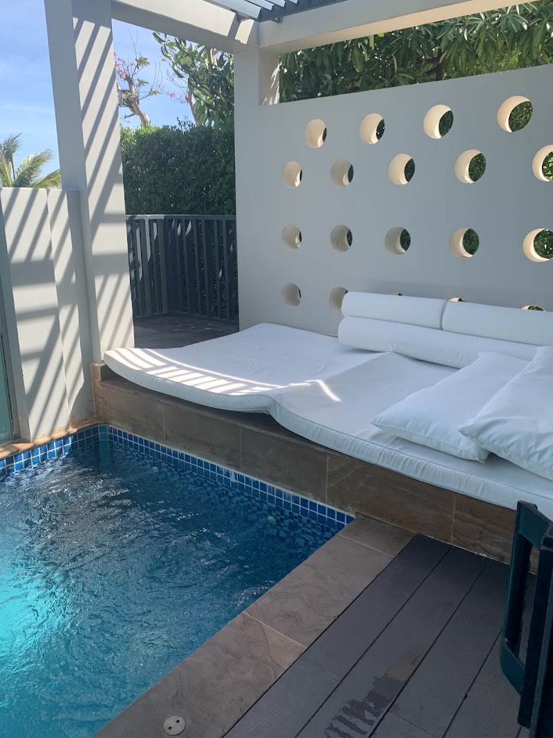 Castle Bayview Resort & Spa