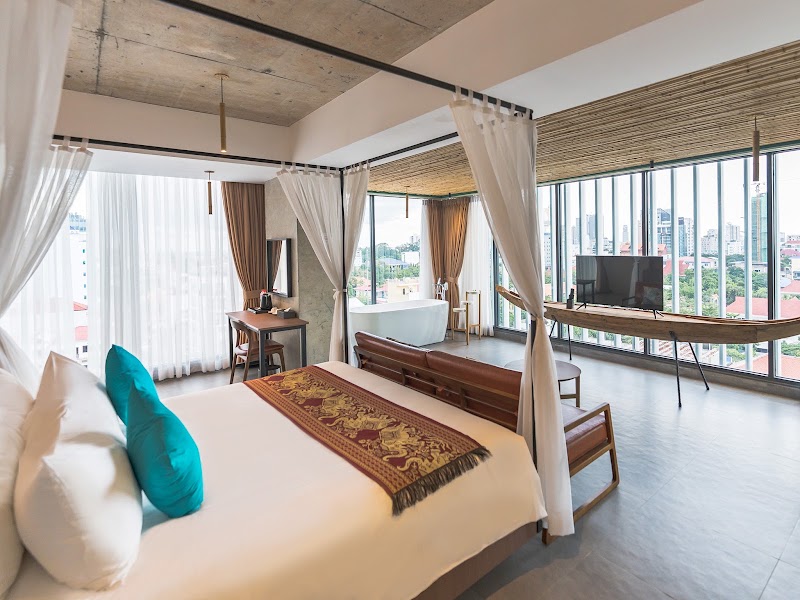 CHECK inn Phnom Penh Royal Palace