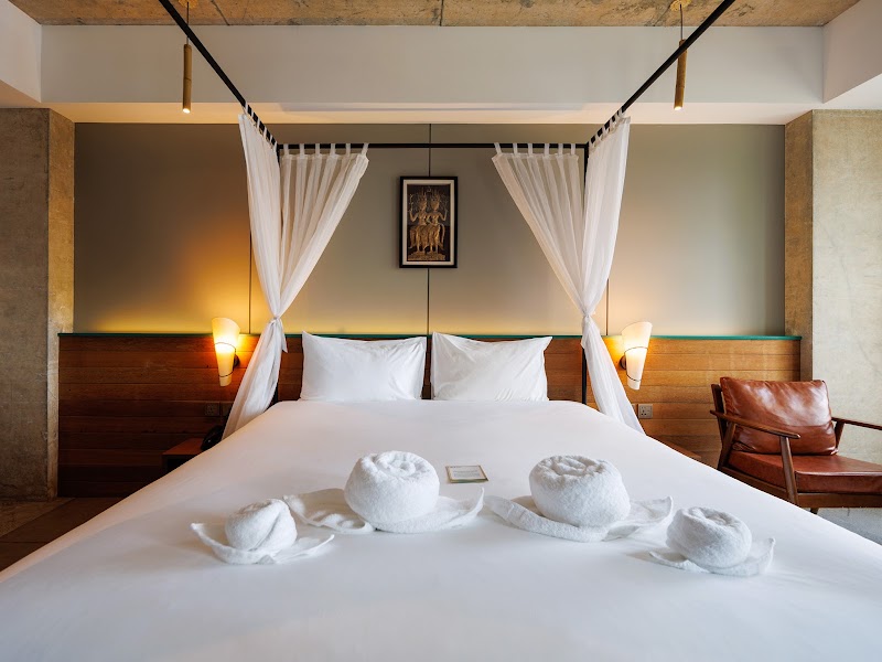 CHECK inn Phnom Penh Royal Palace
