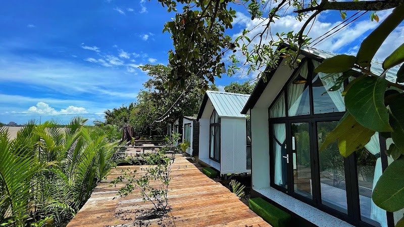 Kampot Riverfront Boutique