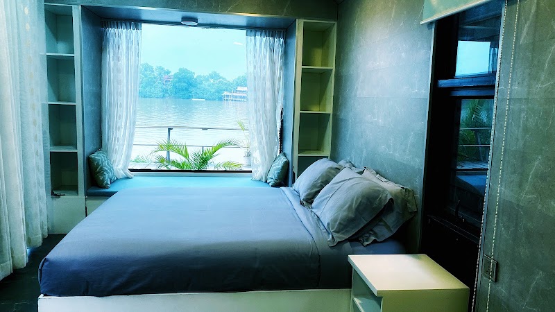 Kampot Riverfront Boutique