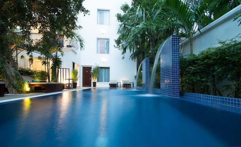 La Rose Suites