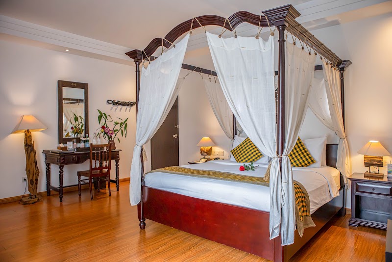 La Rose Suites