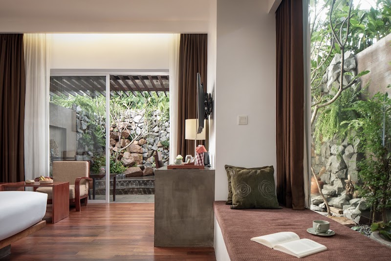 Lynnaya Urban River Resort & Spa