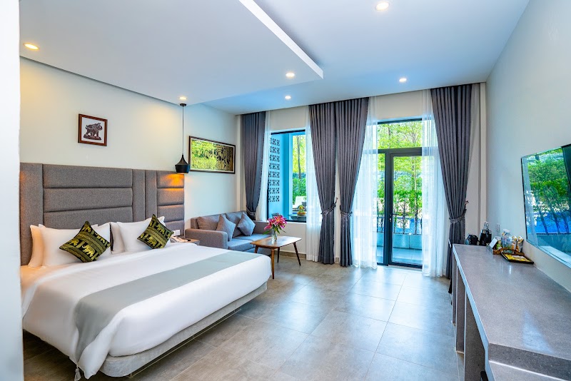 Rainforest Hotel by NSUN