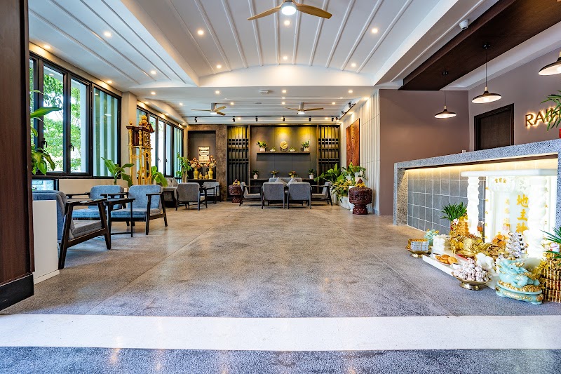 Rainforest Hotel by NSUN