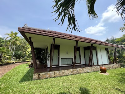 Cominsia Lodge