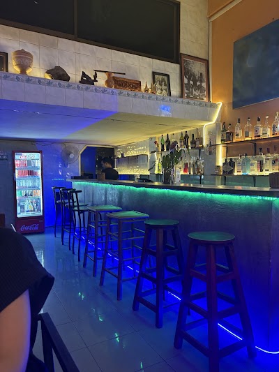 WoodHouse Restaurant and Bar