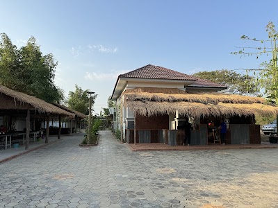 មីលាក់ខ្លួន កូនដំរី