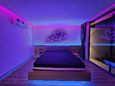 ផ្ទះសំណាក់ AURA boutique