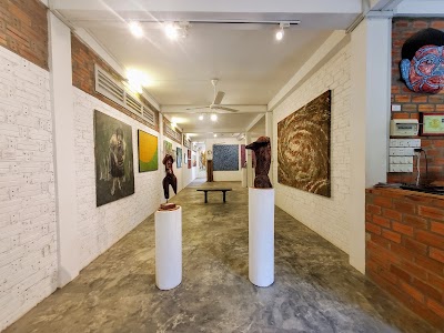 Romcheik 5 Artspace & Café