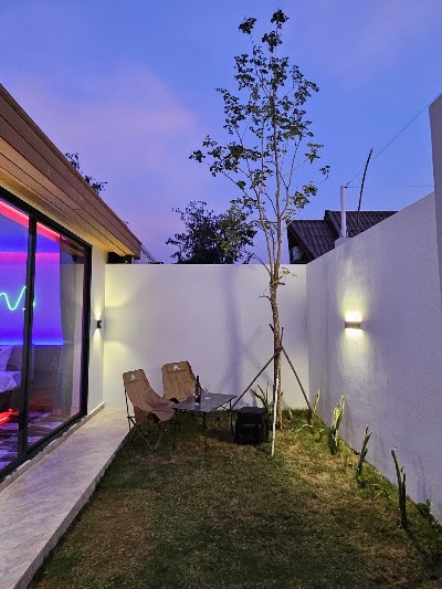 ផ្ទះសំណាក់ AURA boutique