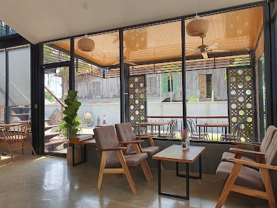 The Shade Cafe & Car Wash