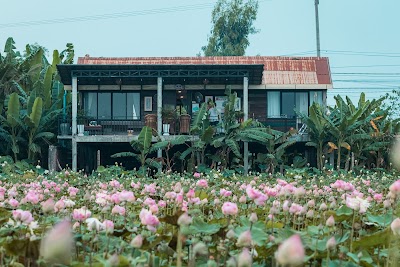 Pomelo Travel Outpost Cambodia ដំណាក់ភ្នំក្រោម