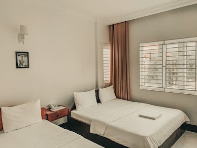 GOLDEN HOUSE MOTEL
