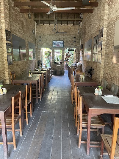 The Lonely Tree Café