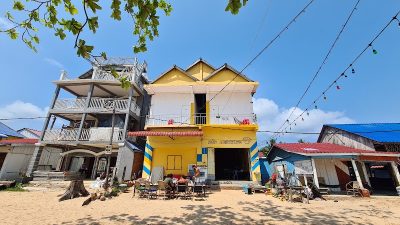 Golden Snake Guesthouse beache