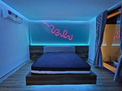 ផ្ទះសំណាក់ AURA boutique
