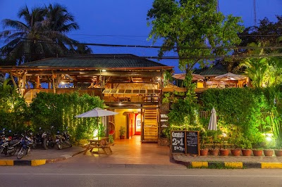 Rikitikitavi Hotel, Restaurant & Bar