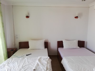 ផ្ទះសំណាក់រស្មីពេជ្រ