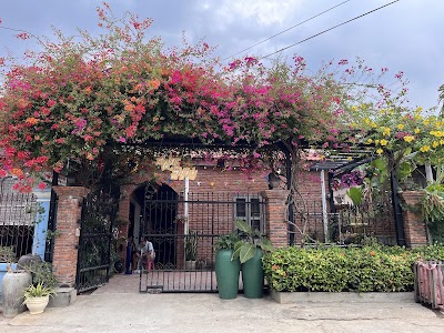Bon Riverside Homestay and Cafe