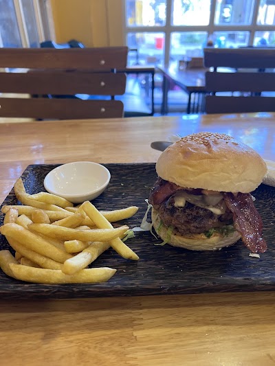Laundry Cafe Burger Bar