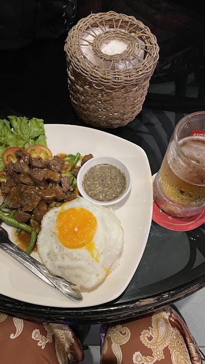 WoodHouse Restaurant and Bar