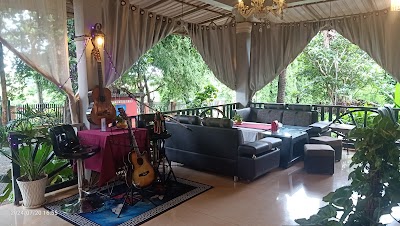 Vanessa's Garden Café & Bungalow