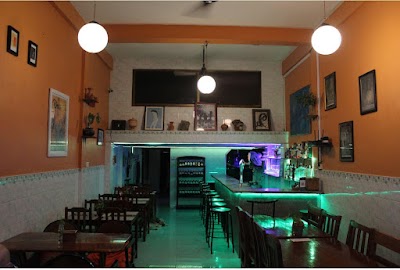 WoodHouse Restaurant and Bar