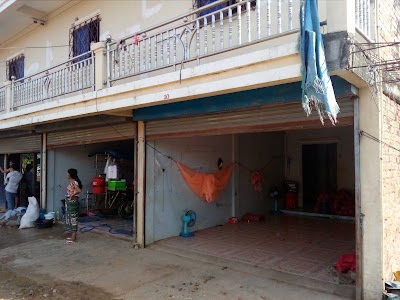 ត្រចៀកកាំមាស​ KTV និង​ អាហារដ្ឋាន