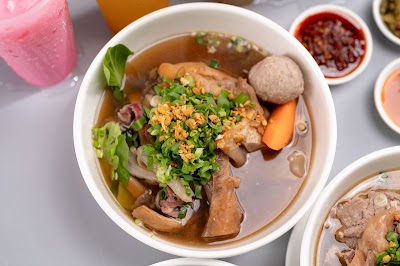 សួរម៉ាច (មានលក់ បាយ គុយទាវ កាហ្វេ និង ភេសជ្ជ:គ្រប់មុខ)
