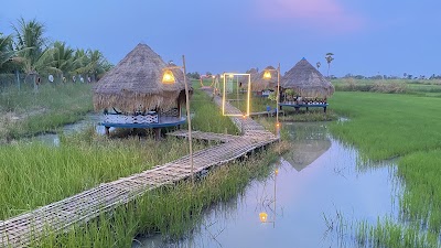 ភោជនីយដ្ឋានម្លប់ជ្រៃទំនប់ ៥កុម្ភះ