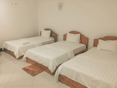 GOLDEN HOUSE MOTEL