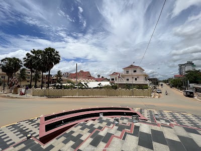Independence Monument - Kampong thom