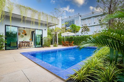 Rainforest Hotel by NSUN