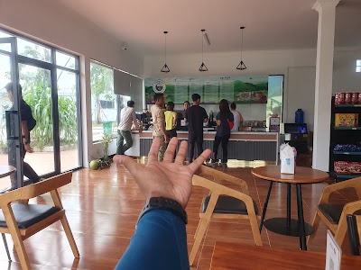 ខ្នងផ្សារ ម៉ាតនិងកាហ្វេ
