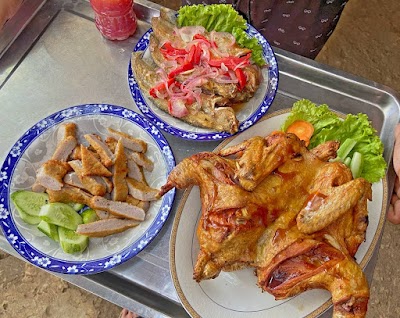 ភោជនីយដ្ឋានម្លប់ជ្រៃទំនប់ ៥កុម្ភះ