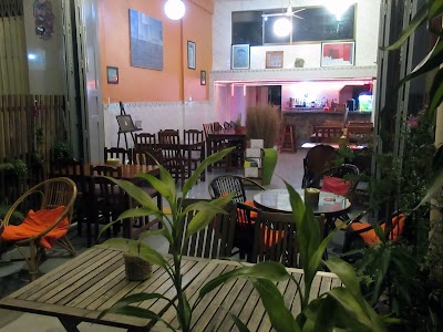 WoodHouse Restaurant and Bar