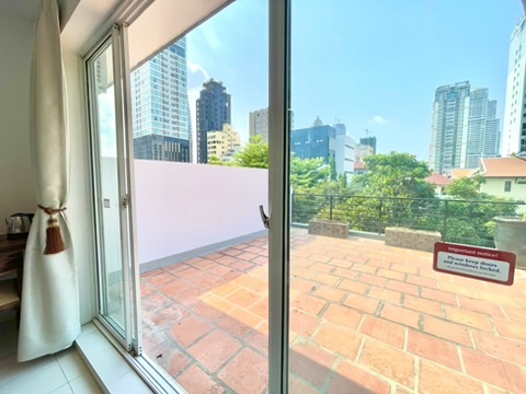 Penthouse 2-bedroom with terrace