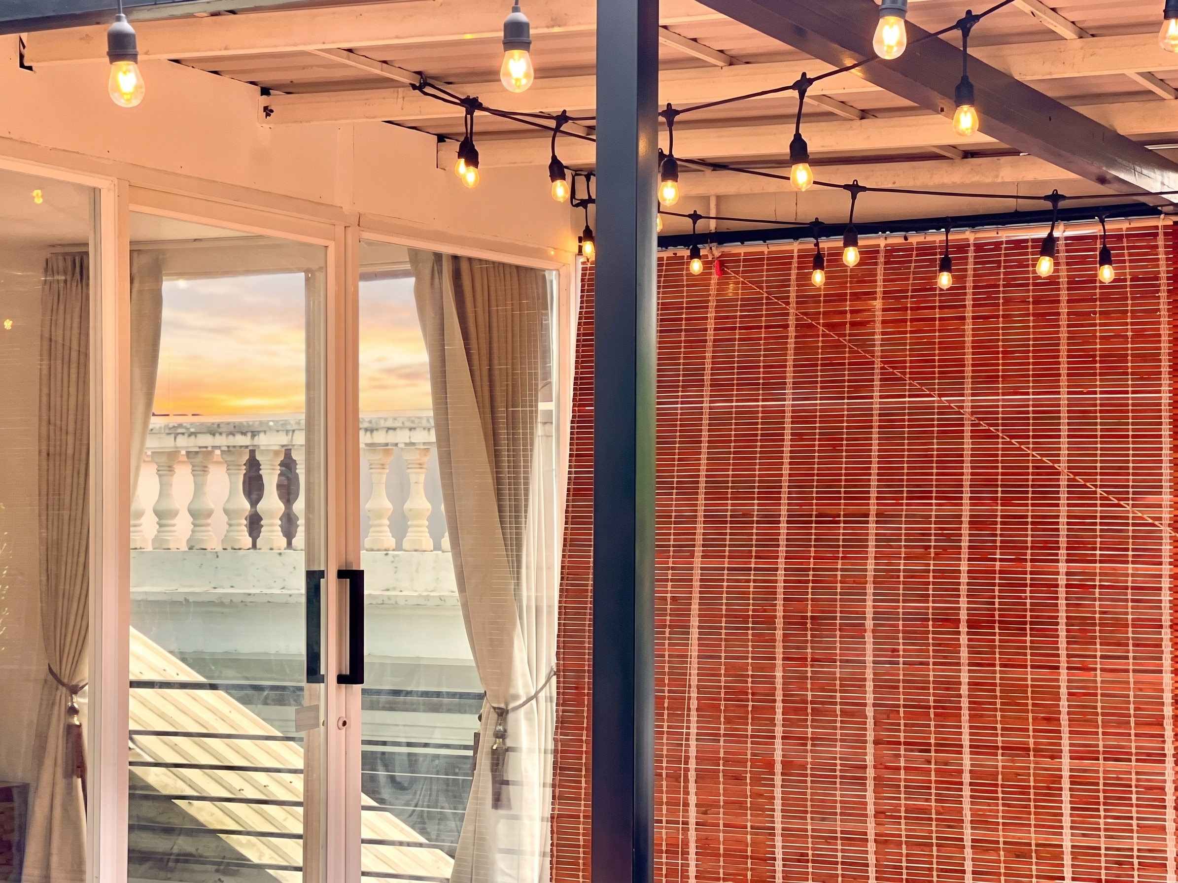 Penthouse 2-bedroom with terrace