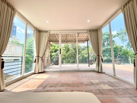 Penthouse 2-bedroom with terrace